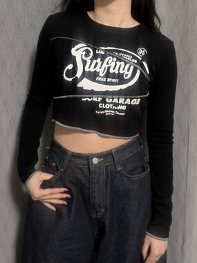 Black Long Sleeved Crop Top